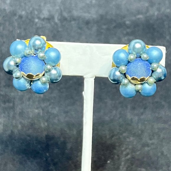 Vintage Gold Tone Faux Blue Pearl Cluster Clip On Earrings Japan (3539) - Picture 2 of 7